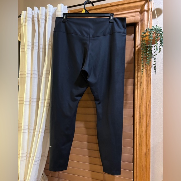 Nike Dry-Fit Women’s Leggings - Picture 3 of 5